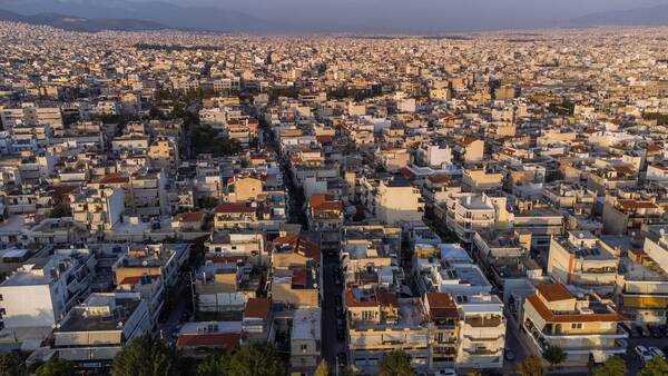 Υπουργείο Οικονομικών: 8 στους 10 πολίτες πληρώνουν ακόμα χαμηλότερο ΕΝΦΙΑ