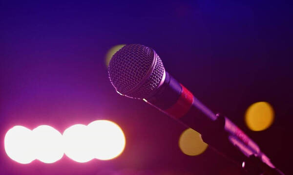 Πασίγνωστος τράπερ συνελήφθη στη Θήβα για κατοχή ναρκωτικών