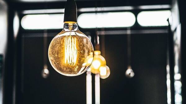 Επίδομα ρεύματος: Ποιοι είναι οι δικαιούχοι της επιστροφής των 600 ευρώ