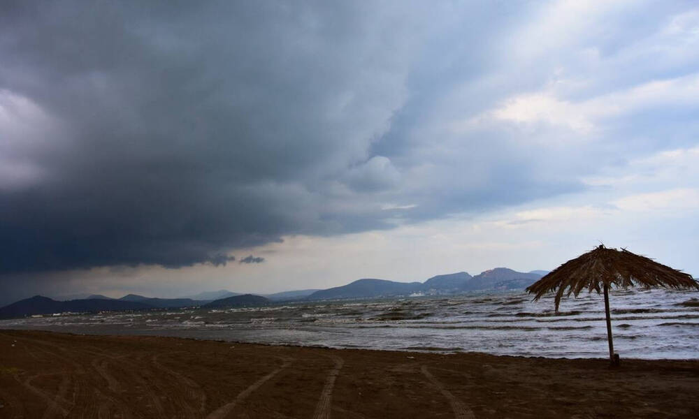 Καιρός: Συννεφιασμένη Κυριακή με ζέστη, βροχές και καταιγίδες - Σε ποιες περιοχές θα βρέξει