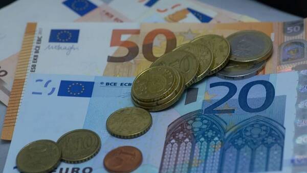 Για ποιους και πόσο μειώνονται οι ασφαλιστικές εισφορές από τον Ιούνιο