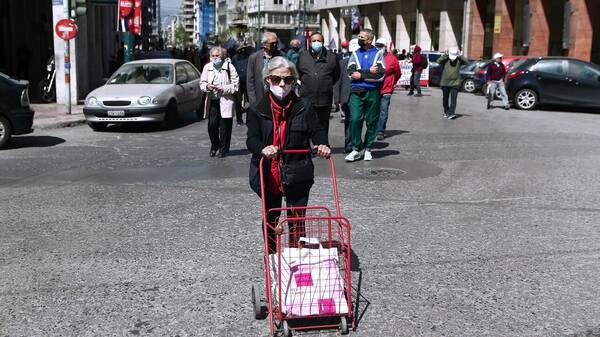 Μισθωτοί και συνταξιούχοι: Η ώρα της εφορίας για τα αναδρομικά