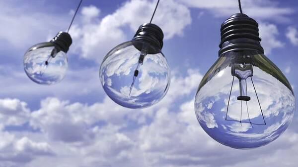 Τι αλλάζει στα εισοδηματικά κριτήρια για το επίδομα έως 600 ευρώ για το ηλεκτρικό ρεύμα