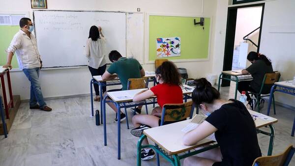 Πανελλήνιες 2022: Αυτοί οι υποψήφιοι δικαιούνται επίδομα ύψους 350 ευρώ