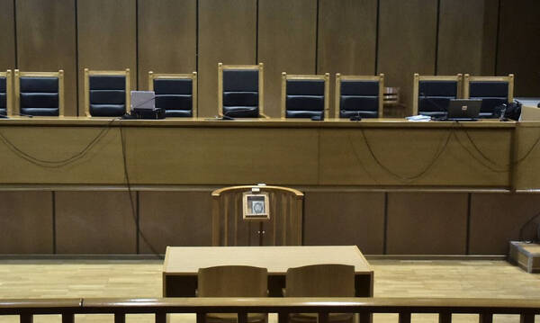 Έρχονται περικοπές μισθού και κόψιμο αδειών σε δικαστές που καθυστερούν να εκδώσουν αποφάσεις