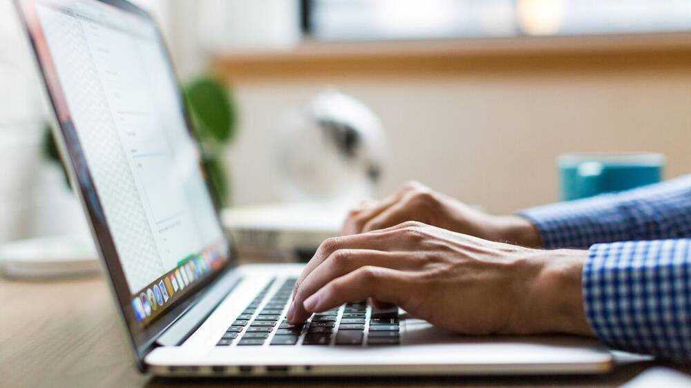 Εισφορά αλληλεγγύης: Τι θα κερδίσουν οι δημόσιοι υπάλληλοι από την κατάργησή της