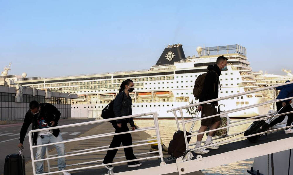 Χρήση μάσκας: Υποχρεωτική στα ταξί και στους εσωτερικούς χώρους των πλοίων