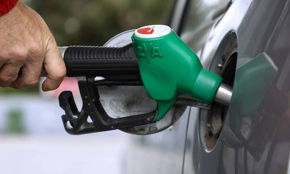 Βενζίνη: Ολοταχώς για τα 3 ευρώ η τιμή της - «Φωτιά» στο οικογενειακό εισόδημα