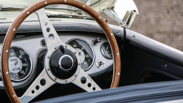 Αιωνόβια στο τιμόνι: 100χρονη Ιταλίδα ανανέωσε της την άδεια οδήγησής της