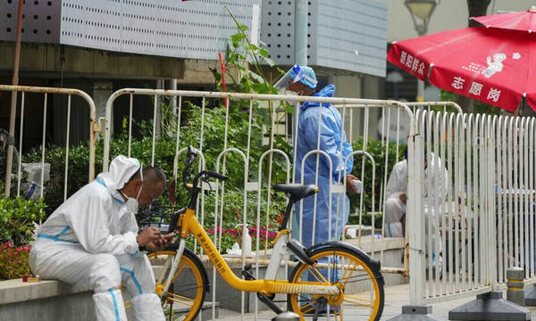 Χάος στο Πεκίνο: Υποχρεωτικά τεστ και lockdown για εκατομμύρια ανθρώπους λόγω εστίας covid σε μπαρ