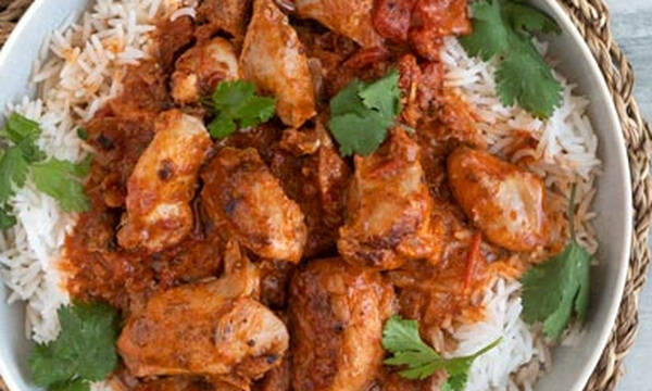 Άκης Πετρετζίκης: Butter chicken