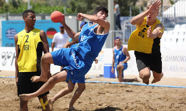 Beach Handball: Άγγιξε την υπέρβαση η Εθνική Εφήβων, «λύγισε» στα σουτ άουτ με 2-1 από τη Γερμανία