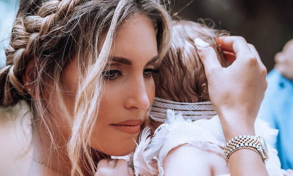 Αθηνά Οικονομάκου: Το τρικούβερτο γλέντι μετά τη βάφτιση και το ζεϊμπέκικο της ηθοποιού! (νέες φωτό)