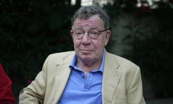 Πέθανε ο Ηλίας Νικολακόπουλος - Έπαθε ανακοπή ενώ κολυμπούσε