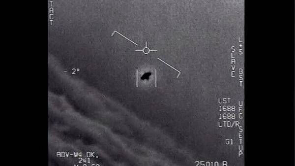 Κι έτσι ξαφνικά, ο κόσμος άρχισε να παίρνει τα UFΟ στα σοβαρά