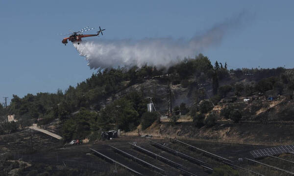 Σε πύρινο κλοιό η χώρα - Μεγάλες φωτιές σε Πόρτο Γερμενό, Άραξο, Κόρινθο