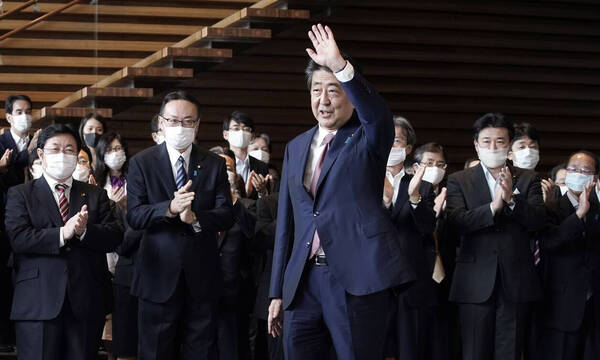 Ιαπωνία: Πέθανε ο πρώην Πρωθυπουργός Σίνζο Άμπε μετά τον πισώπλατο πυροβολισμό που δέχθηκε