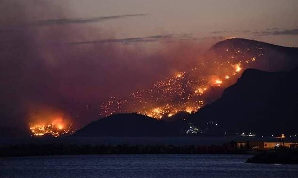 Φωτιά στη Σάμο: Εκκενώθηκαν τα χωριά Μακριά Πούντα και Λιμνιώνας - Φωτογραφίες και βίντεο