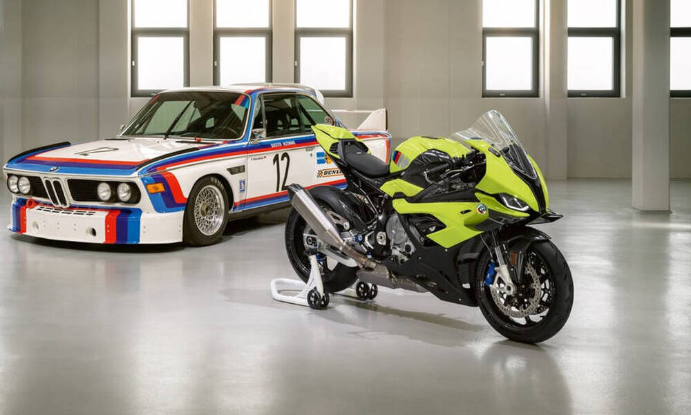 H BMW M1000RR τιμά μια παράδοση μισού αιώνα δημιουργώντας μια νέα