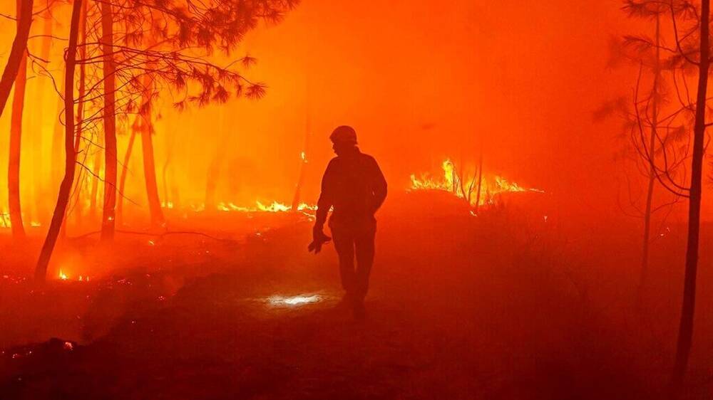 Ισπανία: Η στιγμή που ένας άνδρας γλιτώνει στο «παρά πέντε» από την πυρκαγιά