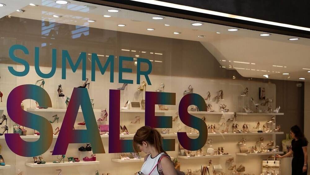 «Χαμηλές πτήσεις» για την αγορά την πρώτη εβδομάδα των εκπτώσεων