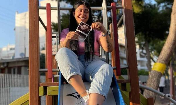 Super Κική: Η δημόσια εμφάνιση με φουσκωμένη κοιλίτσα μαζί με τον σύντροφό της! (photo)