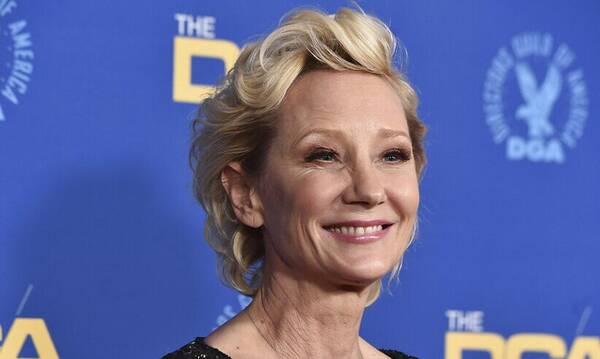 Αν Χεκ: Πέθανε η ηθοποιός - Αποσυνδέθηκε από τη μηχανική υποστήριξη