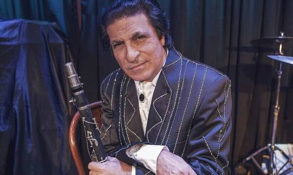 Γιώργος Μάγγας: «Ντροπή να διαδίδουν τέτοια ψέματα – Είμαι πολύ καλά στην υγεία μου»