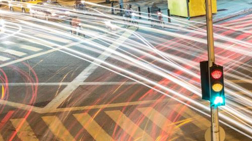 Το «έξυπνο» φανάρι άραγε θα αλλάξει κάτι στους δρόμους της Αθήνας;