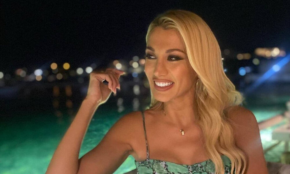 Σπυροπούλου: Οι νέες φωτογραφίες από τις διακοπές της- Καλύπτει την κοιλίτσα της με απίθανα φορέματα