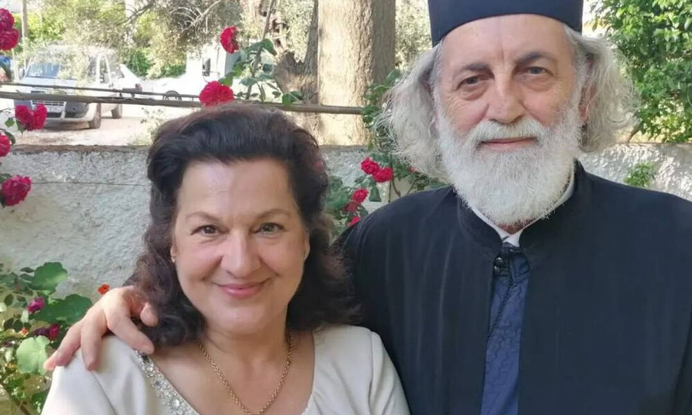 Σασμός: Λίγο πριν την πρεμιέρα η παπαδιά ποζάρει στα backstage και είναι αγνώριστη