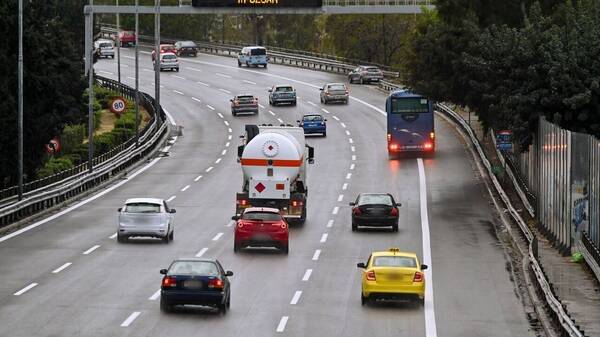 ΑΑΔΕ: Διπλά τέλη αυτοκινήτων για όσους «ξεφεύγουν» από την πληρωμή