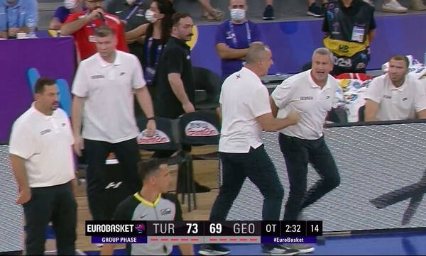 Eurobasket 2022: Έξαλλος ο Ζούρος με τους διαιτητές - Αποβλήθηκε ο Αταμάν (videos)