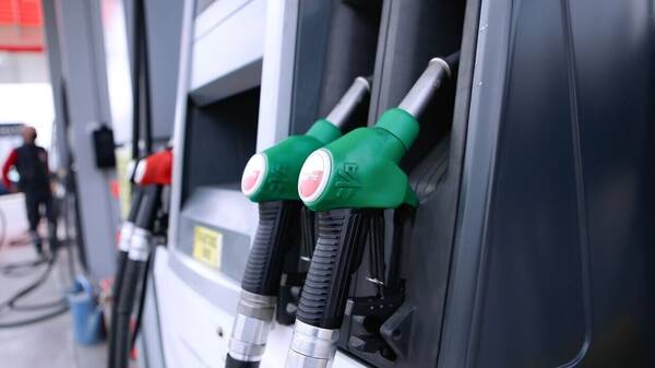 Βενζίνη: Συγκρατημένη αισιοδοξία για αποκλιμάκωση στην τιμή