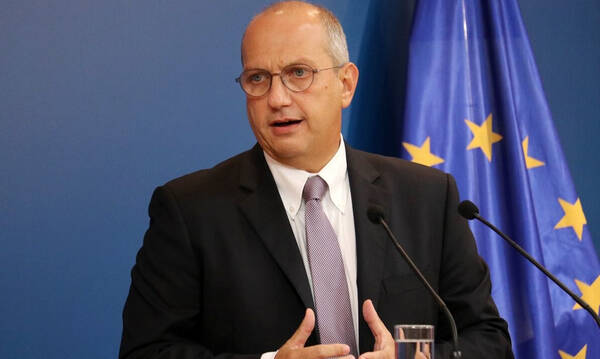 Οικονόμου για Τσαβούσογλου: Ρητορικοί παροξυσμοί για εσωτερική κατανάλωση