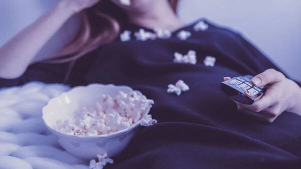 Έρευνα: Το φαγητό το βράδυ αυξάνει την κατάθλιψη και το άγχος