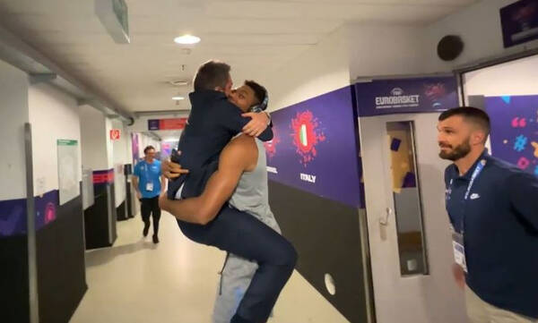 Eurobasket 2022: Ο Ποτζέκο απολογήθηκε στον Γιάννη Αντετοκούνμπο για την viral αγκαλιά
