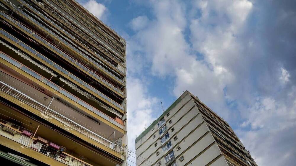 Εξοικονομώ - Ανακαινίζω για νέους: Ποιοι είναι οι δικαιούχοι για την αναβάθμιση παλαιών κτηρίων