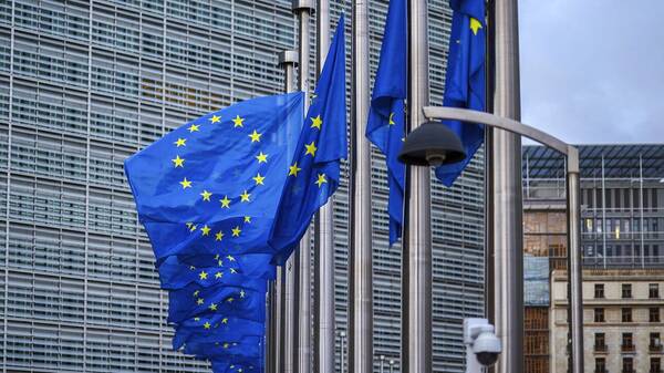 «Πάγωμα» της εκταμίευσης 7,5 δισ. ευρώ προς την Βουδαπέστη πρότεινε η Κομισιόν