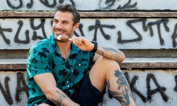 Άκης Πετρετζίκης: Το βίντεο με την κόρη του μέσα από το μαιευτήριο μας έκανε να «λιώσουμε»