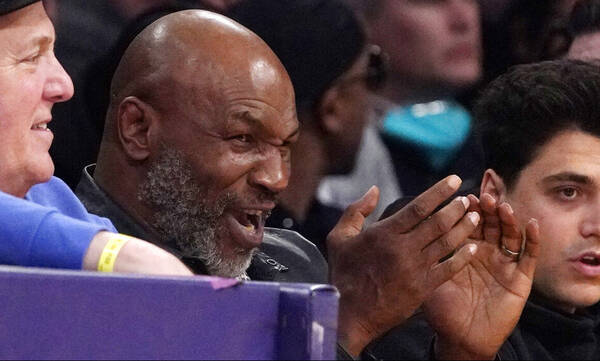 H εικόνα του Mike Tyson σε αμαξίδιο μας θυμίζει ότι κανείς δεν είναι άτρωτος