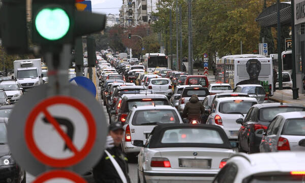 Κίνηση: Ταλαιπωρία από νωρίς για τους οδηγούς - Ποιους δρόμους να αποφύγετε