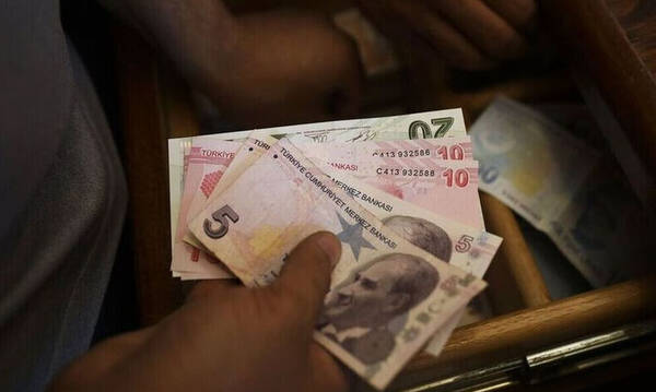 Στο ναδίρ η τουρκική λίρα με πιέσεις από πληθωρισμό και επιτόκια
