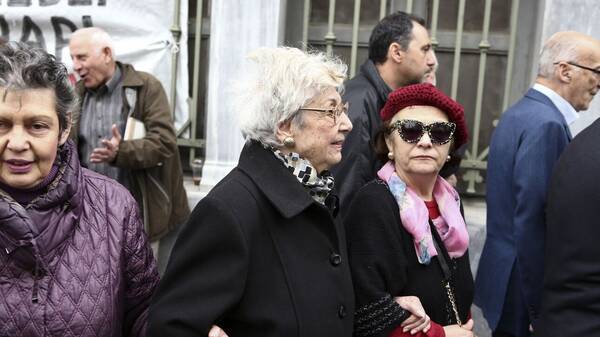 Συντάξεις Οκτωβρίου: Ξεκινούν από την Τρίτη 27 Σεπτεμβρίου οι πληρωμές