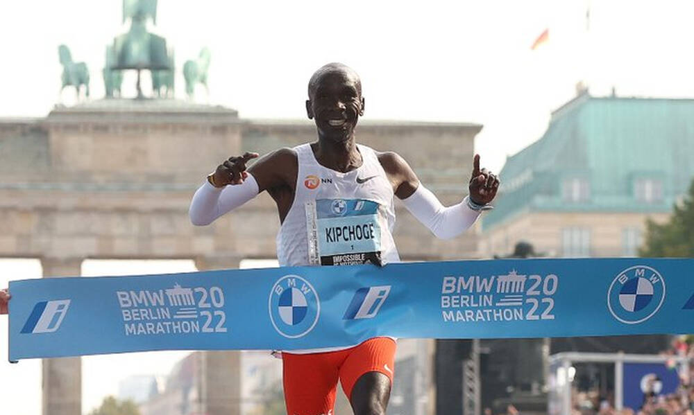Μαραθώνιος Βερολίνου: Ασύλληπτο νέο Παγκόσμιο Ρεκόρ από τον Ελιούντ Κιπτσόγκε, 2:01:09 (vid)
