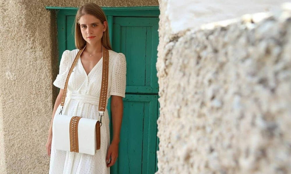 Δανάη Μιχαλάκη: Μας δείχνει το σπίτι της - Οι γήινοι τόνοι των επίπλων και τα φυτά