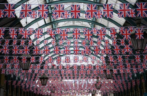 Τα νέα μηνύματα της Τράπεζας της Αγγλίας αλλάζουν την πορεία της στερλίνας