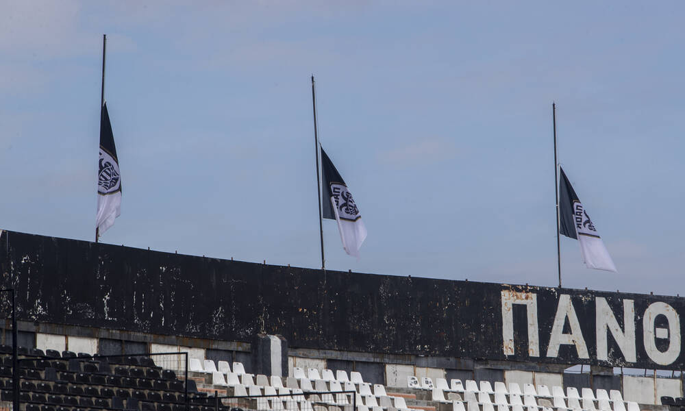 ΠΑΟΚ: Μεσίστιες οι σημαίες στην Τούμπα για τον Σταύρο Σαράφη – Ήταν το σπίτι του