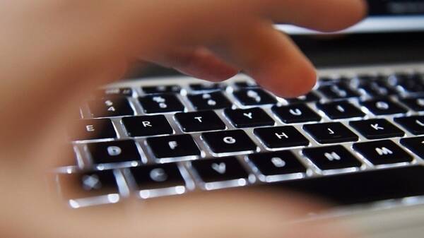 Παγίδευση ανήλικων στο διαδίκτυο: Οι ανησυχίες και η διαρκής μάχη των Αρχών