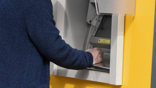 ΟΠΕΚΑ: Ποιοι δικαιούχοι θα δουν χρήματα στον λογαριασμό τους τη Δευτέρα 31 Οκτωβρίου